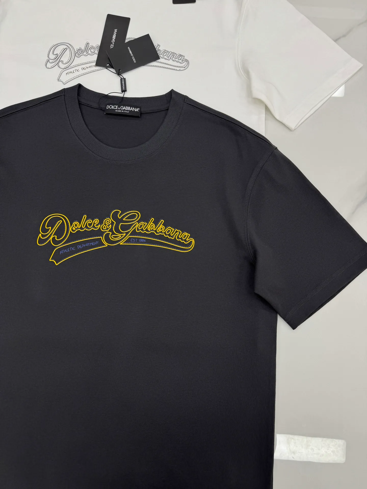 180 ⚜️ Dolce & Gabbana New Arrival T ， Same Style❤️ +“ATHLETIC DEPARTMENT EST ” ，Retro ！ . Breathable， White、Black、Dark Gray ， Gold Gray ， 。 ， ， . ！Sizes：S-3XL ❗️（175/145 L）